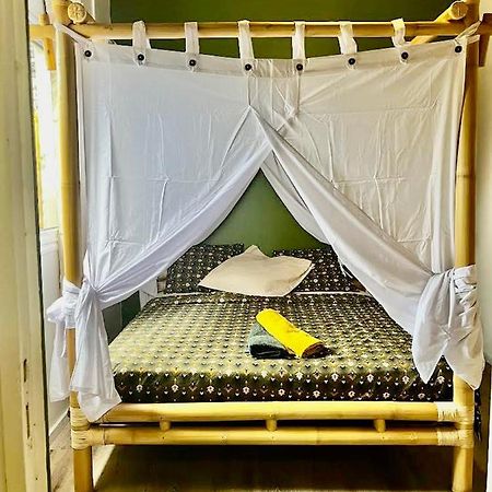 Zolene Bed & Breakfast Saint Pierre Bagian luar foto