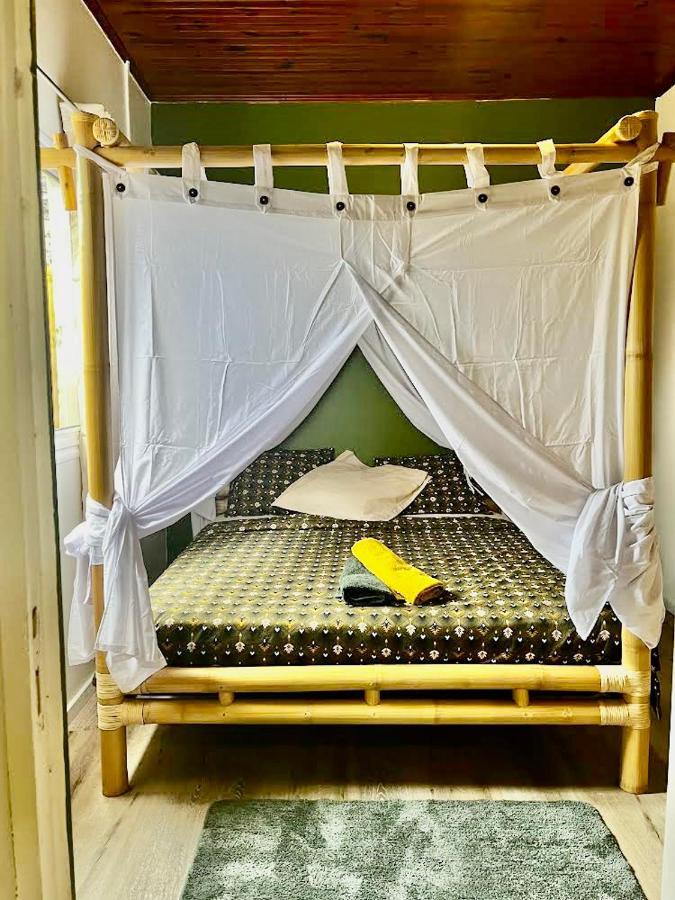 Zolene Bed & Breakfast Saint Pierre Bagian luar foto