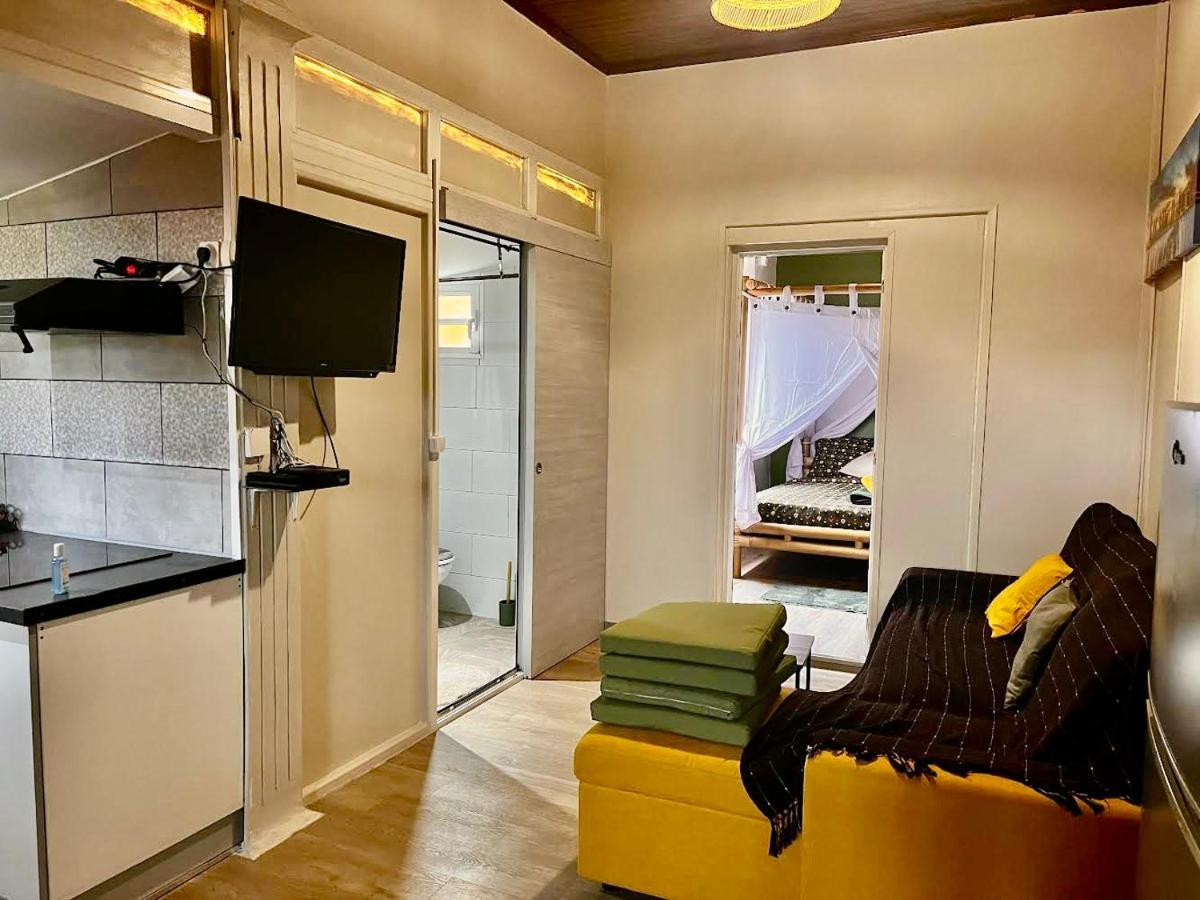 Zolene Bed & Breakfast Saint Pierre Bagian luar foto